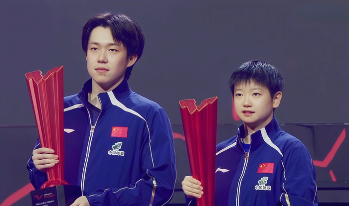 国乒机场照：孙颖莎被围堵，王曼昱陈幸同陈熠聚餐，林诗栋无表情|新加坡|大满贯|教练|王皓_新浪体育_新浪新闻